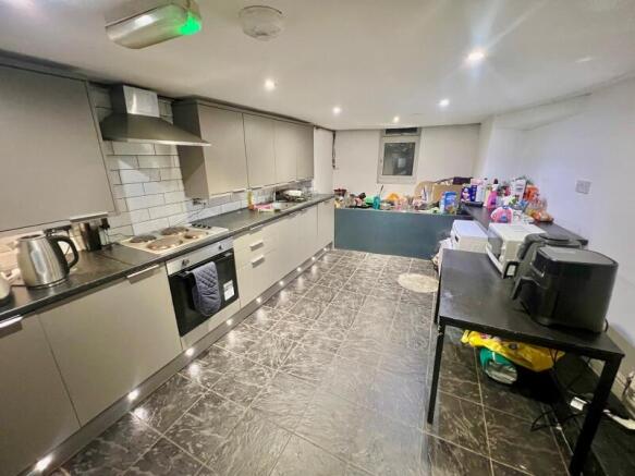 5 bed End of Terrace to rent Image 4