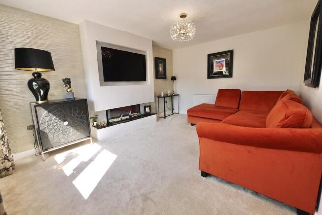 4 bed Detached for sale Image 5
