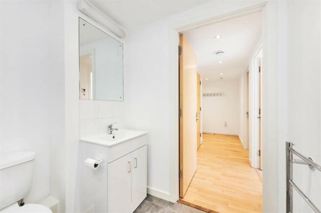 Bathroom, Burnelli Building, Chelsea Bridge Wharf