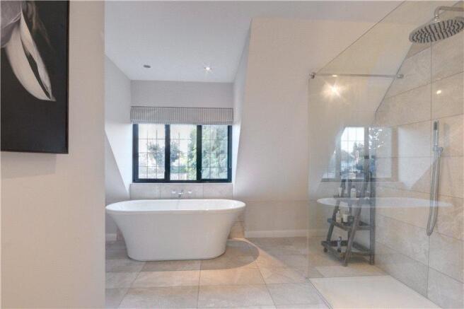 Master Ensuite 2