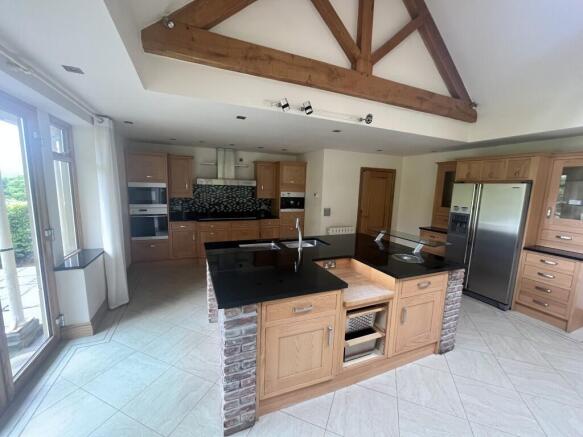 3 bed Bungalow to rent Image 9