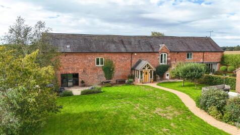Bracken Barn & Equestrian, Scotch Hill, Newchurch, Hoar Cross, DE13