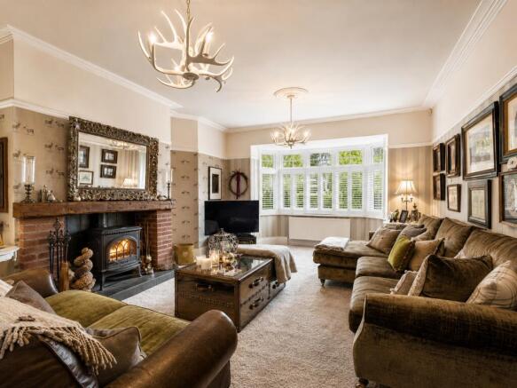 5 bed Detached for sale Image 9