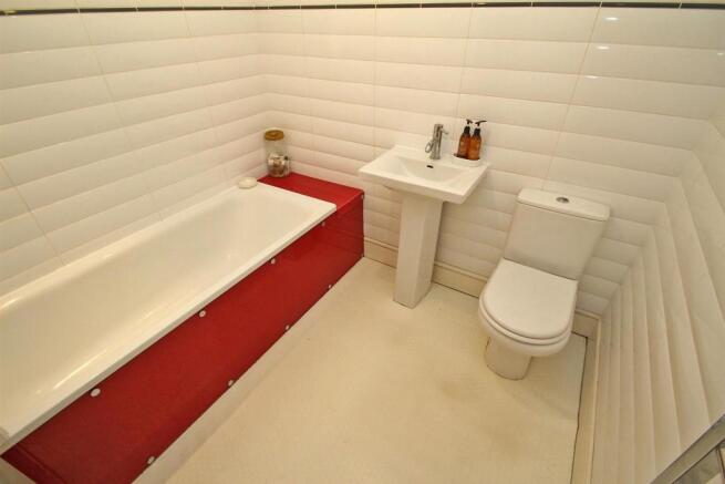 BATHROOM/WC