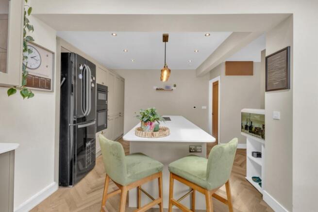 4 bed Semi-Detached for sale Image 11