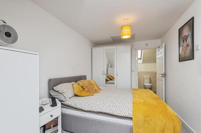 3 bed Semi-Detached for sale Image 8