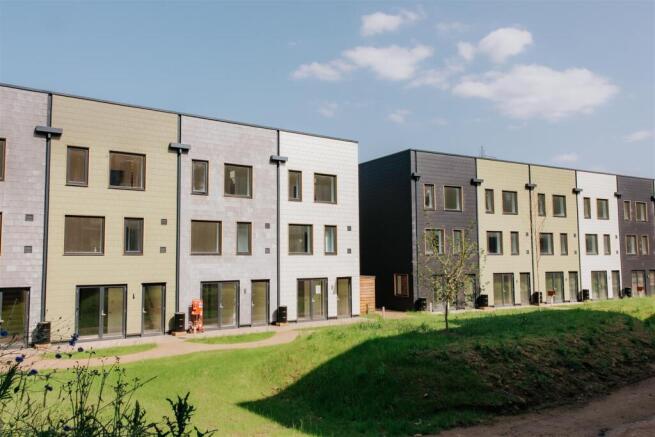 4 bed Town House to rent Image 5