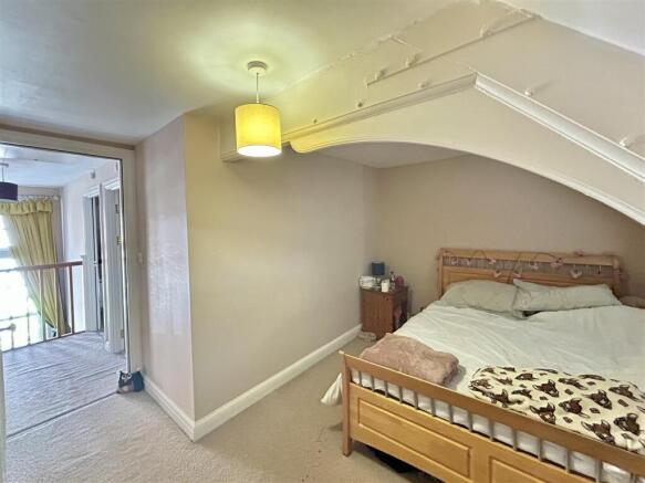 3 bed Terraced to rent Image 11