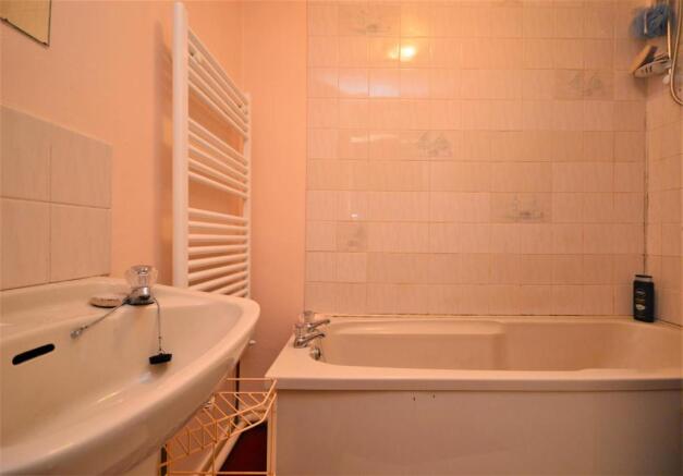 03 bathroom golden lion.JPG