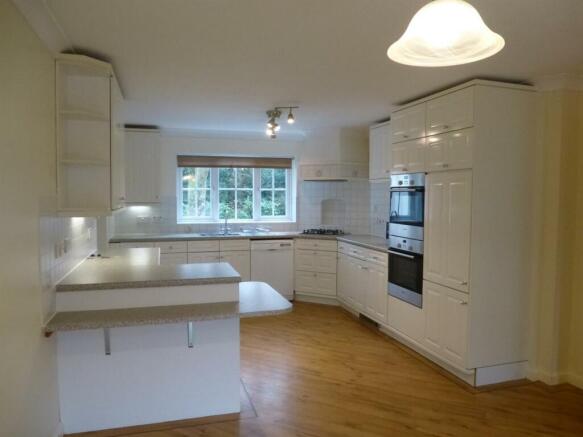 12 Stile Gardens - kitchen Feb 19.JPG