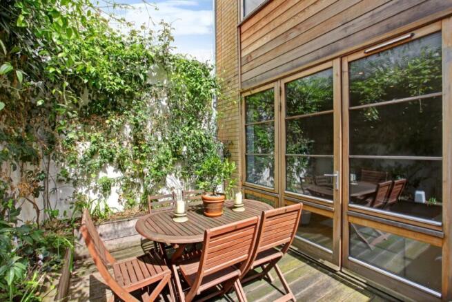 2 bedroom house u...