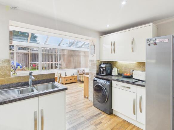 cam05459g0pr0128still037