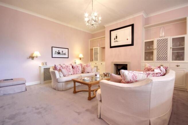 6 bed Detached for sale Image 9