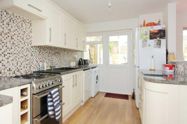 KITCHEN / DINING