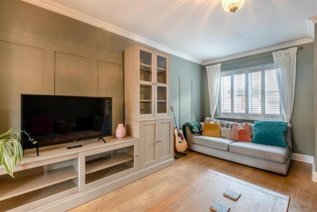8705182-interior01.jpg