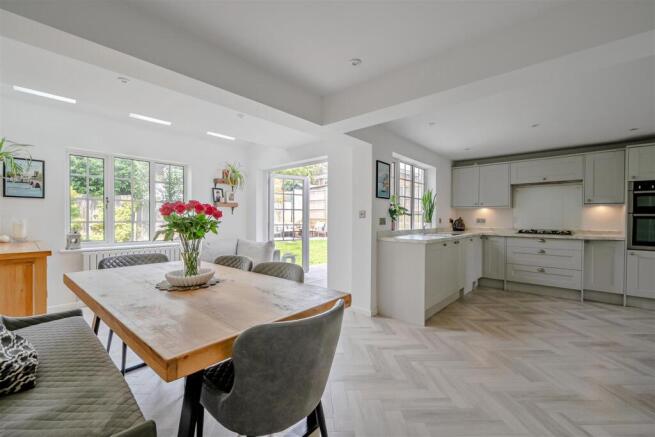 Kitchen / dining room