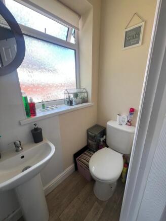 5 bed Semi-Detached for sale Image 9