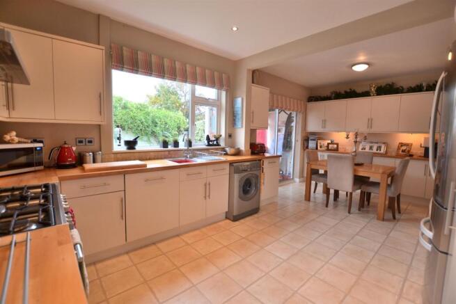 Open Plan Family Dining Kitchen