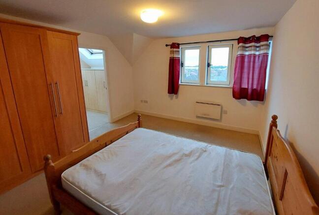 2 bed Penthouse to rent Image 7