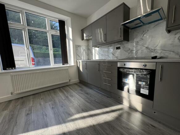 3 bed House to rent Image 4