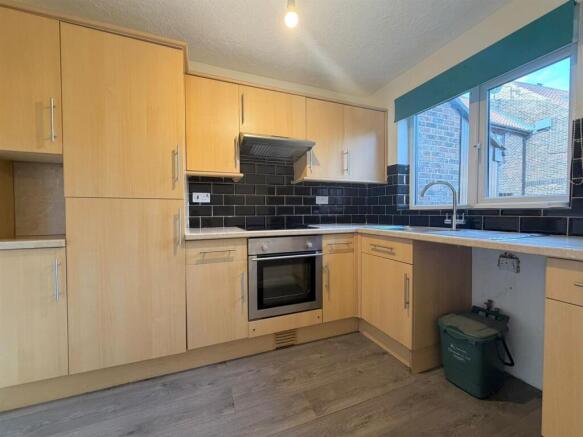 2 bed Town House to rent Image 4