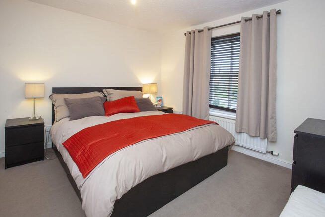 5 bed Detached to rent Image 8