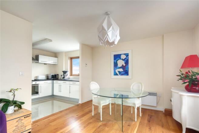 Living Area/Dining