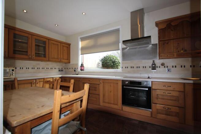 3 bed Not Specified to rent Image 5