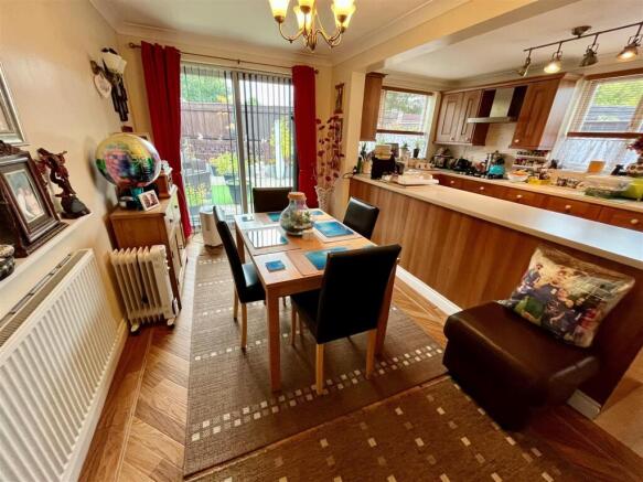 3 bed Semi-Detached for sale Image 4