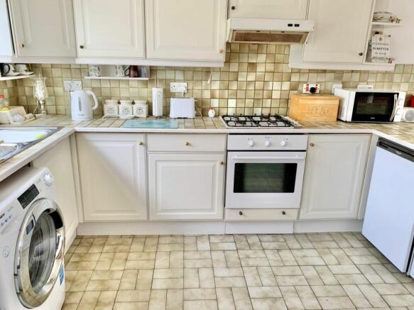 KITCHEN/BREAKFAST ROOM