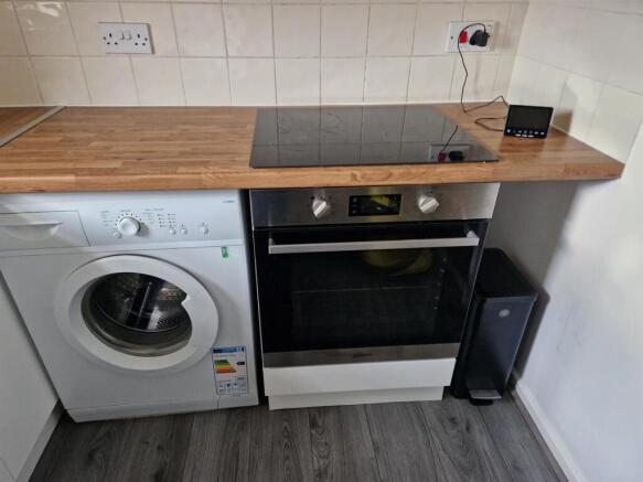 Kitchen 2.jpg