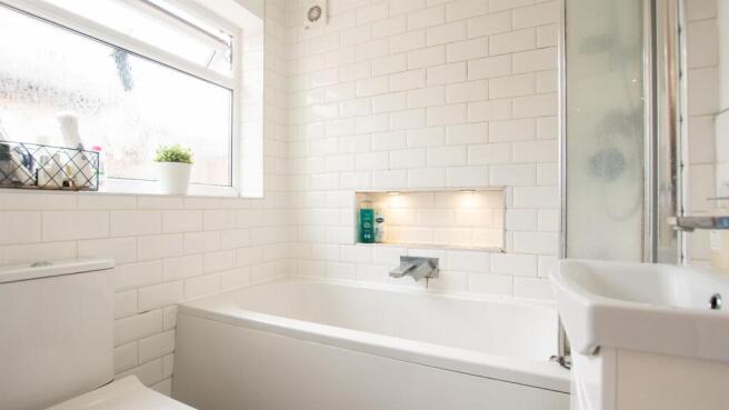 2 bed Terraced to rent Image 4