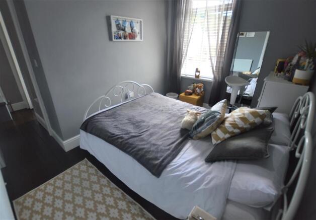 Bed2a.JPG