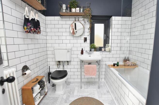 Family Bathroom.JPG