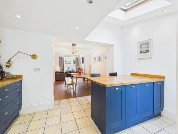 3 bed House for sale Image 12