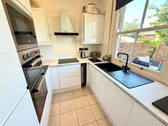 2 bed Terraced for sale Image 6
