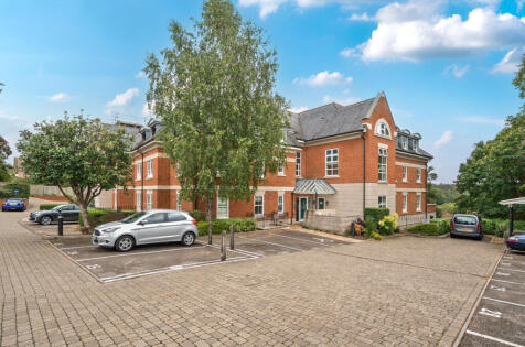 Shortheath Road, Farnham, Surrey, GU9