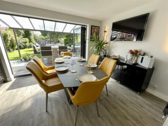 dining garden.jpg