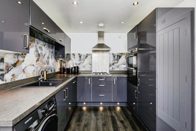 4 bed Semi-Detached for sale Image 4