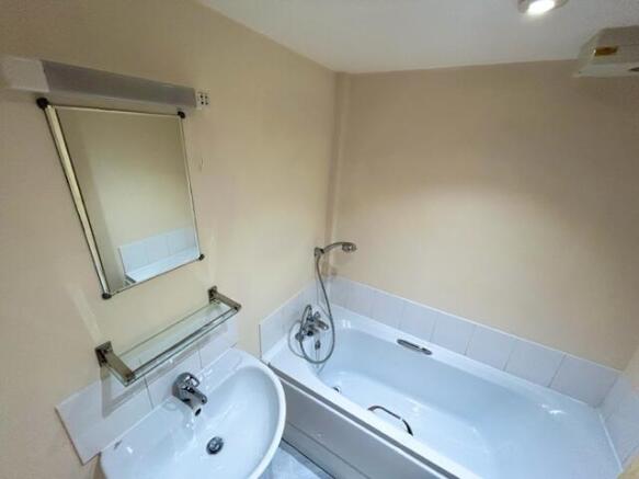 2 bed Town House to rent Image 7