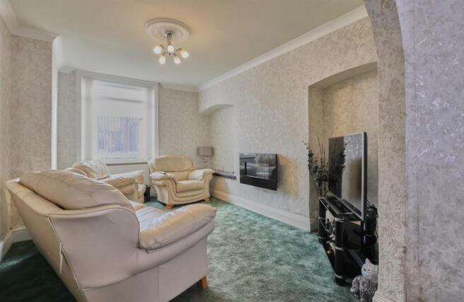 Lounge to Rear