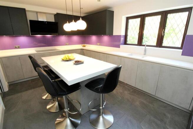 kitchen 2.JPG