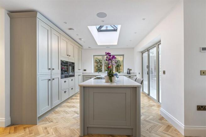 4 bed Detached for sale Image 5