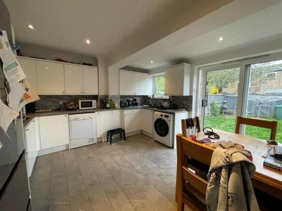 Kitchen 1.jpg