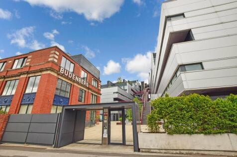 Woodfield Road, Altrincham, WA14