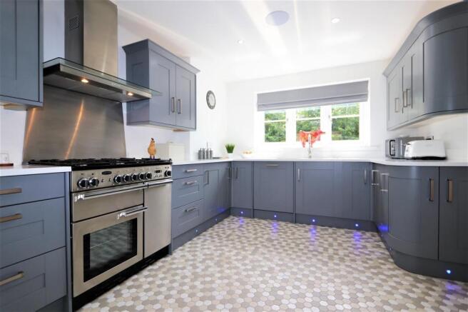 OPEN PLAN KITCHEN / DINER