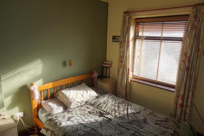 BEDROOM 1: