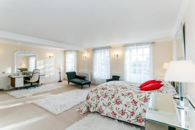 8320099-interior34-800.jpg
