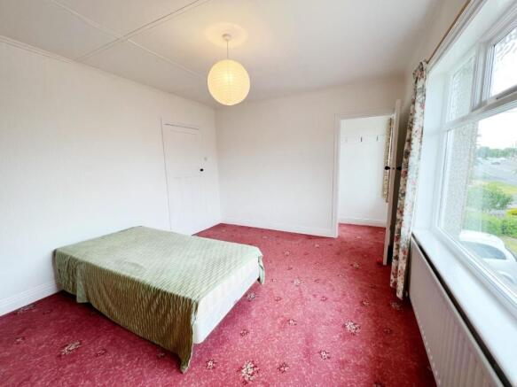 Bedroom 1 pic 3.jpg