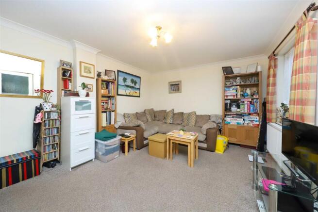 New Garden Drive, West Drayton photo 4